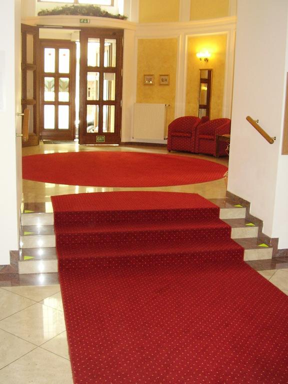 Hotel Flora Marianske Lazne Exterior photo