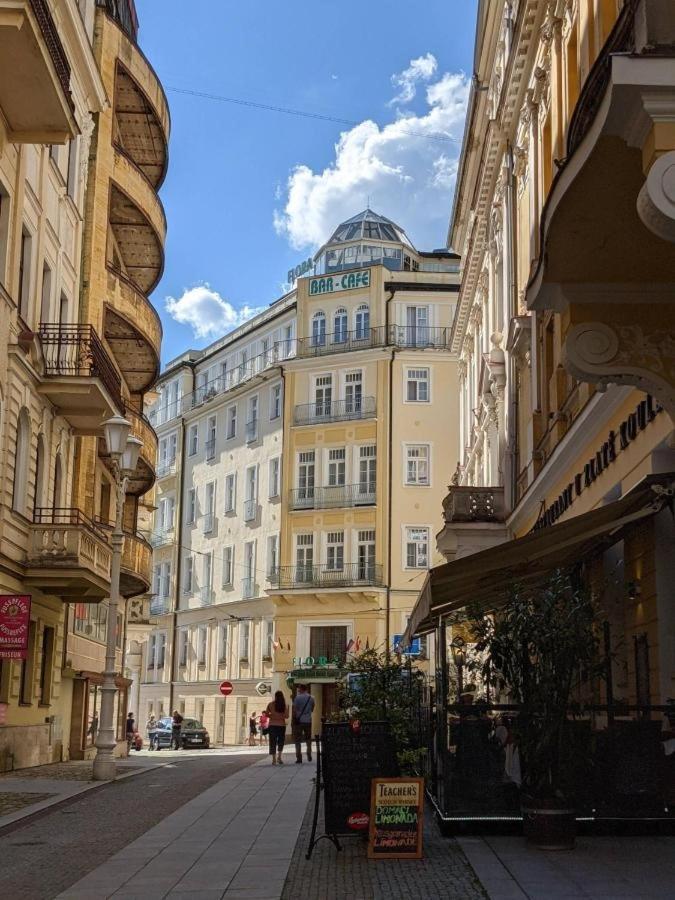 Hotel Flora Marianske Lazne Exterior photo