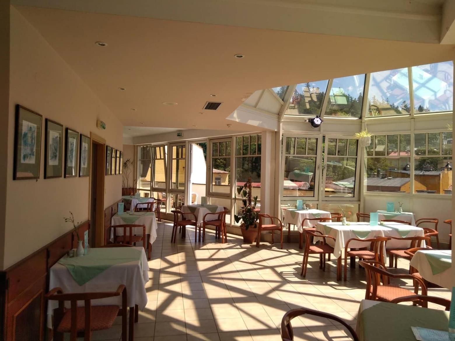 Hotel Flora Marianske Lazne Exterior photo