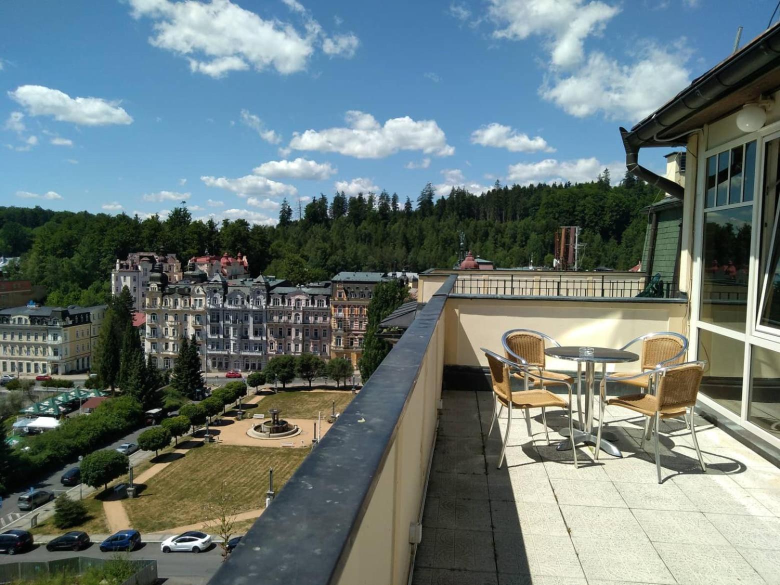 Hotel Flora Marianske Lazne Exterior photo