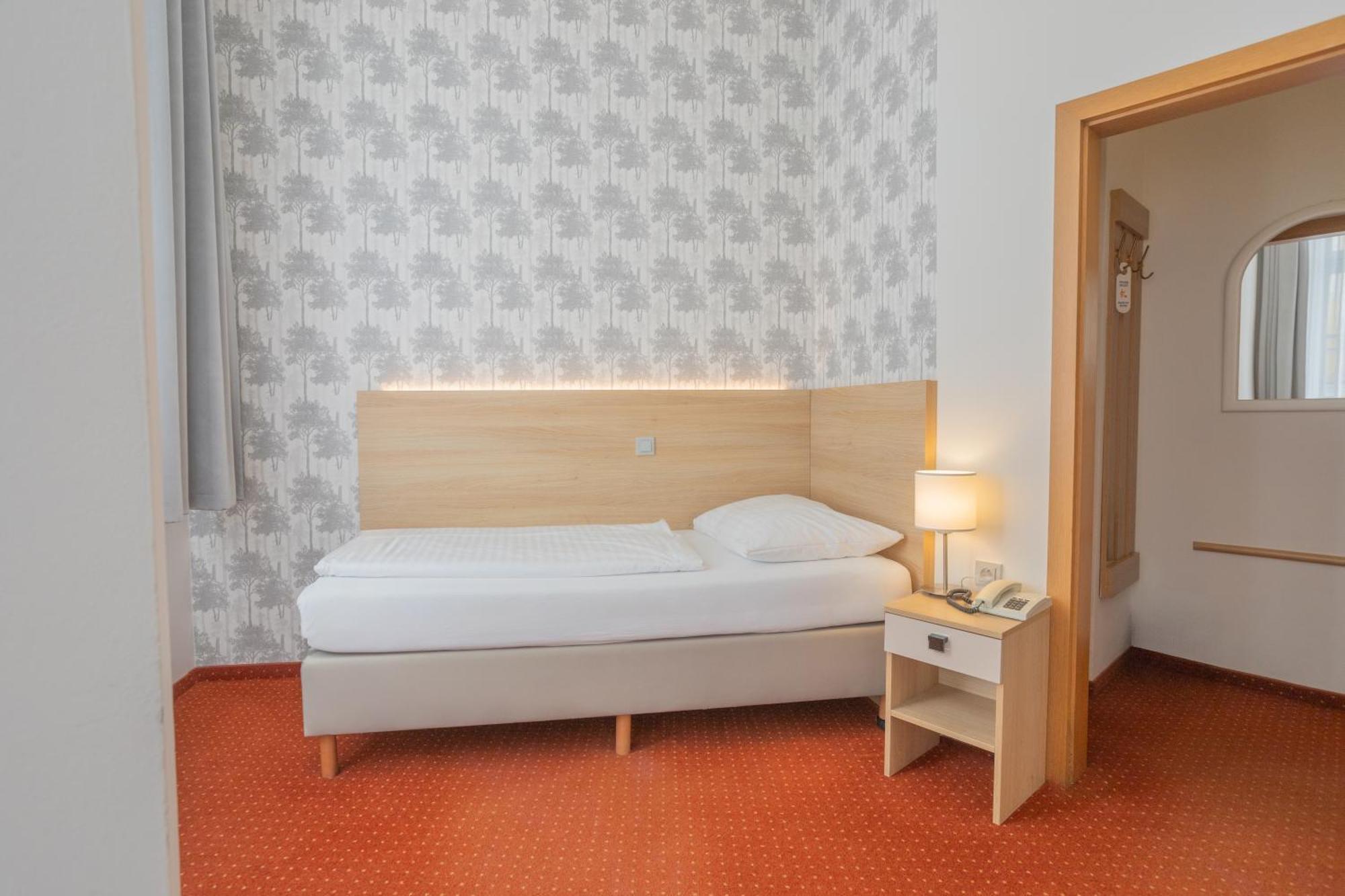 Hotel Flora Marianske Lazne Exterior photo