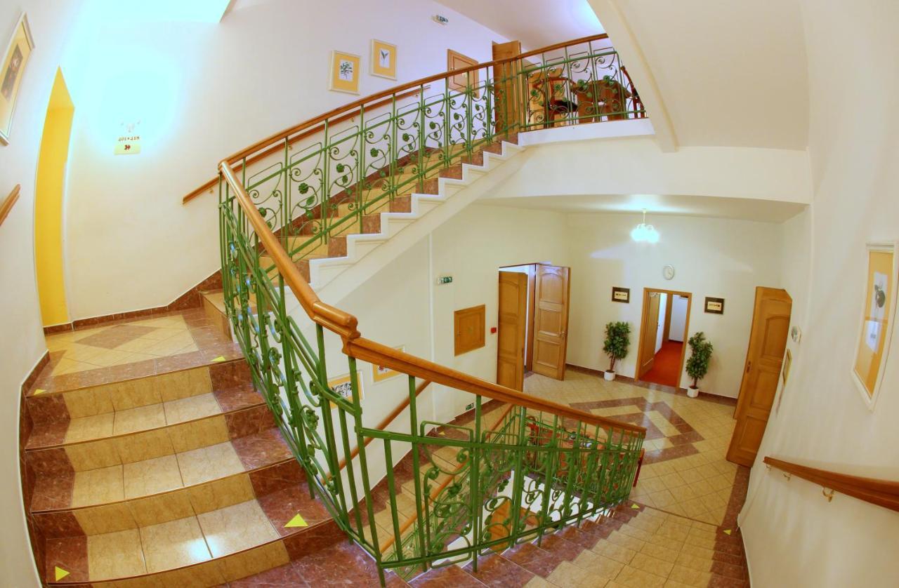 Hotel Flora Marianske Lazne Exterior photo